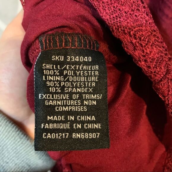 Le Chateau - Burgundy Overlay Lace Dressββ - Picture 4 of 4